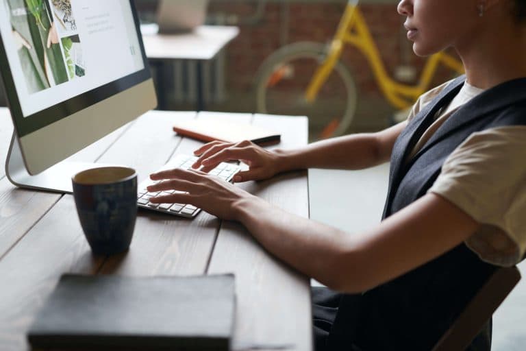 How CPG brands can optimize and measure their product detail pages online|women smiling|online purchase|family purchasing